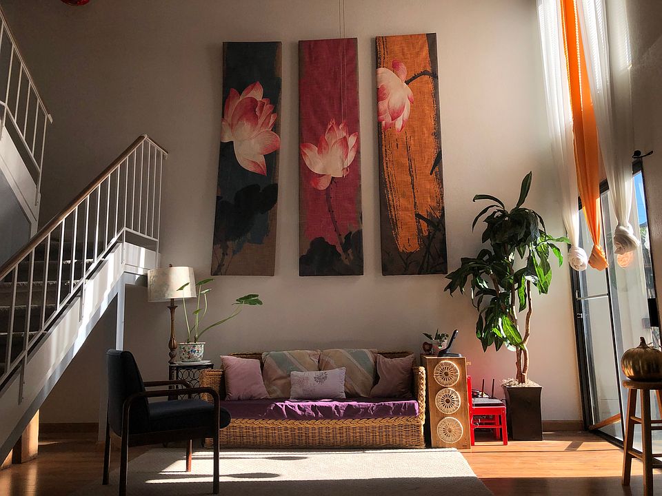 From dinning area to see this angle: huge two windows offer a lot of sunshine.