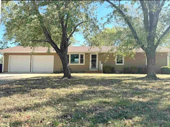 710 Pine St, Halstead, KS 67056