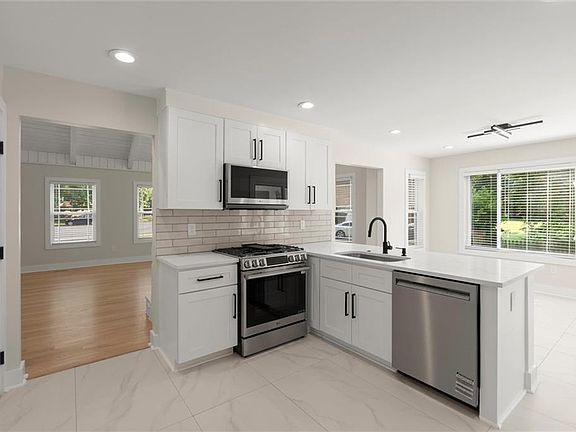 4th image of 404 Way Bridge Ct NE
