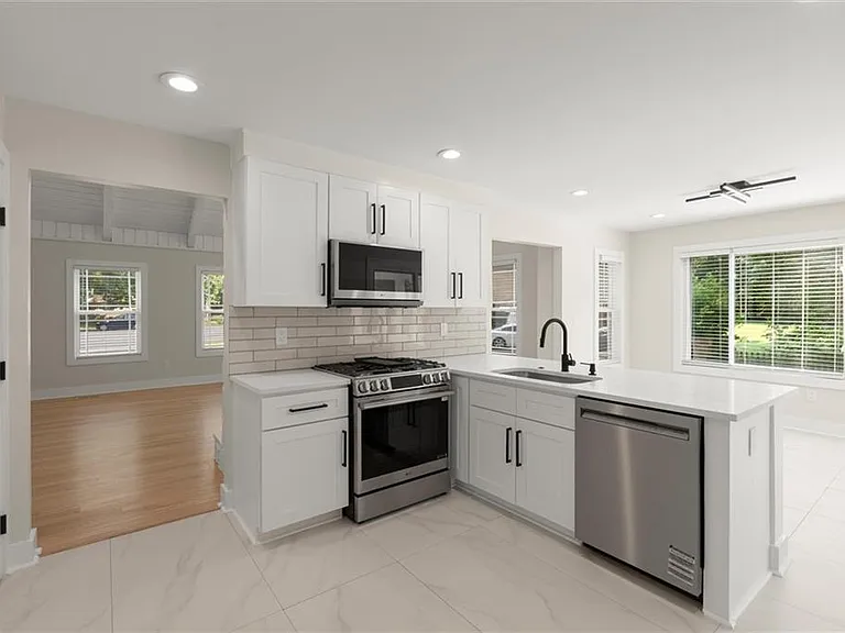 404 Way Bridge Ct NE — Photo 4