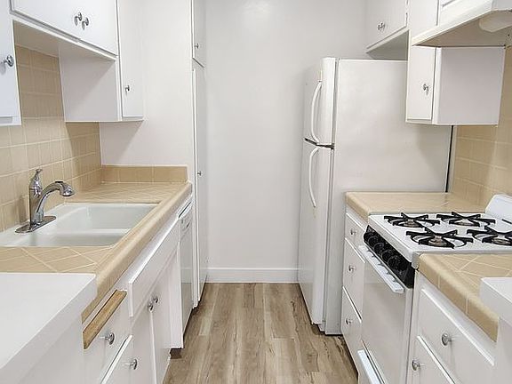 3rd image of 12545 Pacific Ave #3