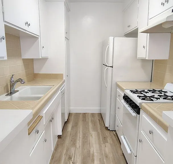 12545 Pacific Ave — Photo 9