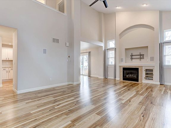 3rd image of 423 Woodson Dr