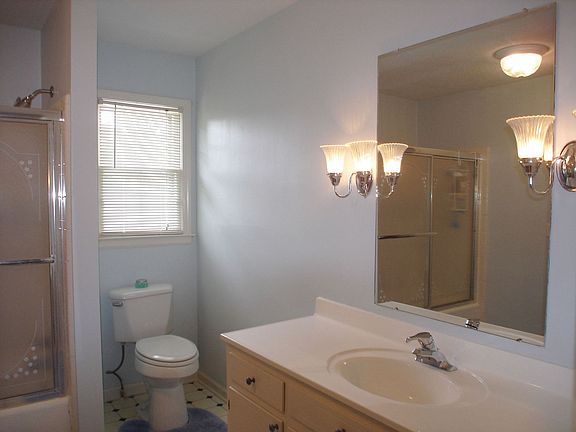 3rd image of 320 Continental Dr