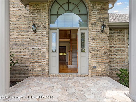 4th image of 2387 Forest Oak Trl