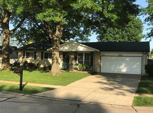 1220 Tracy Ln, Saint Louis, MO