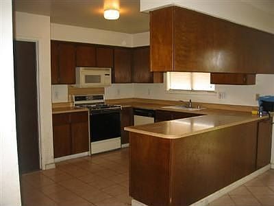 3rd image of 3467 Scotland Dr