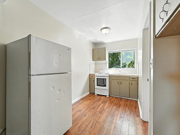 5th image of 132 W 18th St APT 14