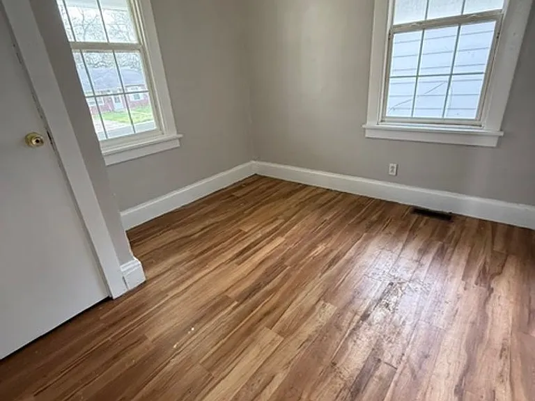 905 W Thrush Ave — Photo 13