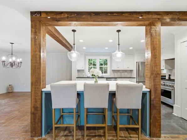 2424 Broussard St, Baton Rouge, LA 70808