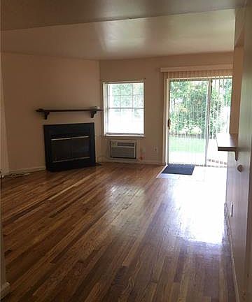 2nd image of 4 Lexington Hl