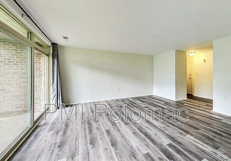 18600 Walkers Choice Rd #1 — Photo 7