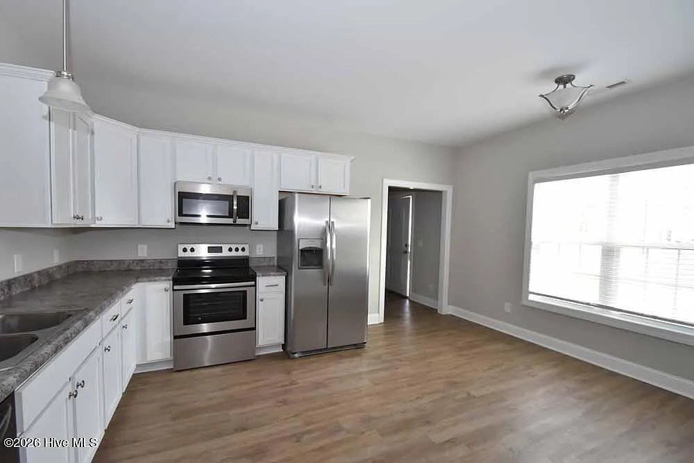 3 bed, 2.5 bath, $1,650 — Photo 4