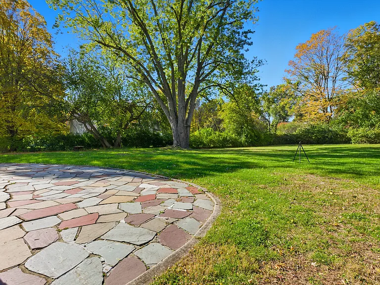 39 Cox Ave #B — Photo 4