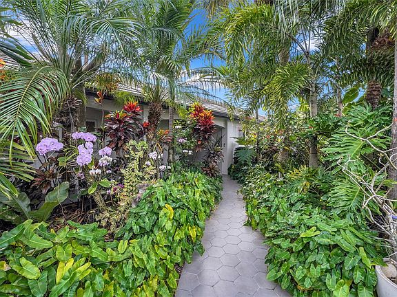 2nd image of 1017 E Cypress Drive