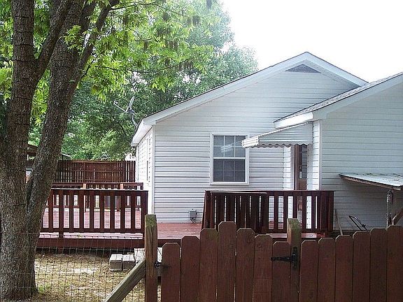 4th image of 374 Railroad Ave E