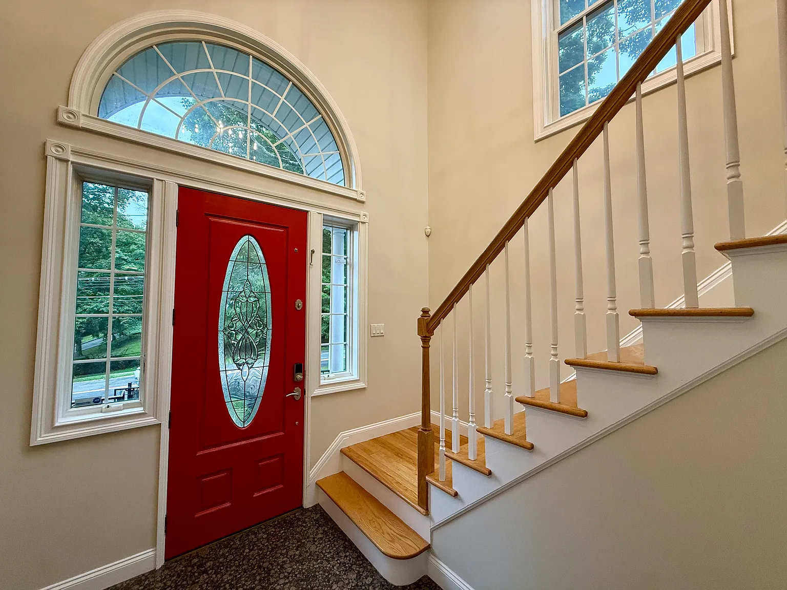 3 bed, 2.5 bath, 2386 sqft, $7,500 — Photo 2