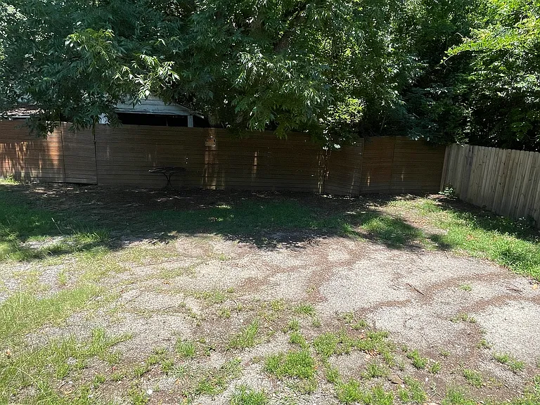 1115 Whitman St — Photo 22