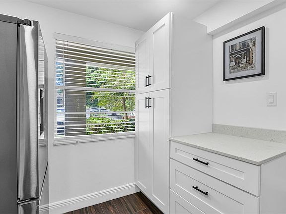 5th image of 2604 Nassau Bend #C1