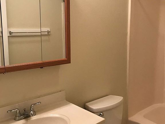 4th image of 2821 Greenwood St APT A