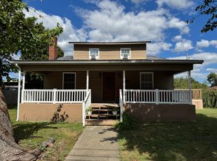 312 Twin Lakes Rd, Carterville, IL 62918