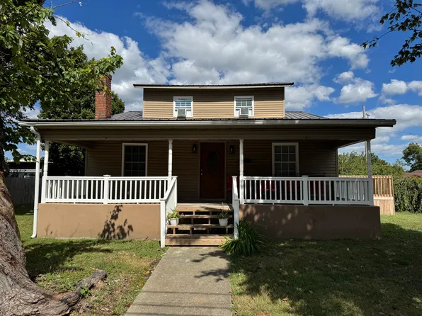 312 Twin Lakes Rd, Carterville, IL 62918