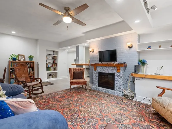 22 James St, Brookline, MA 02446