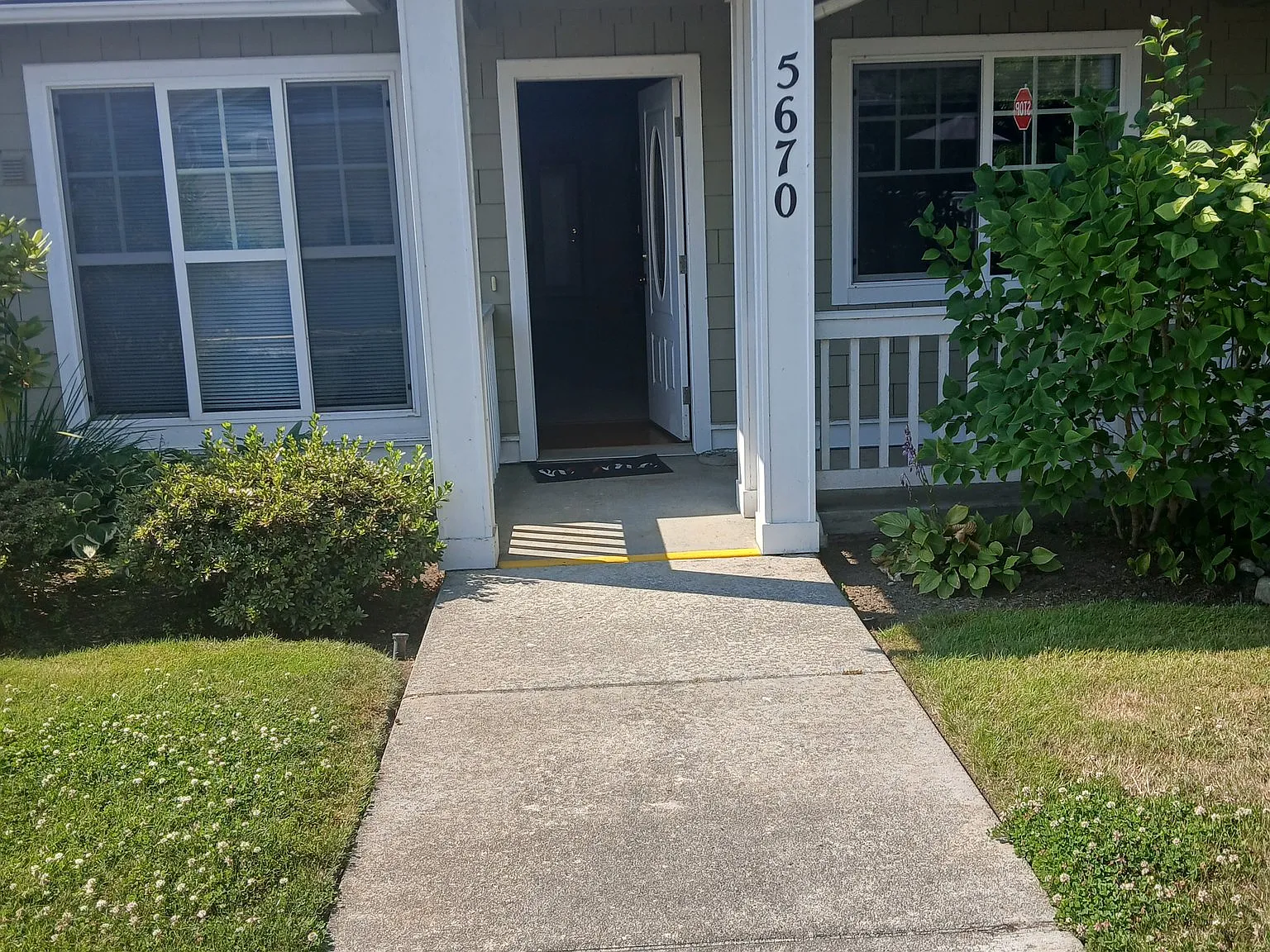 Modern 2 Bed/2 Bath Condo in Ferndale, WA - Available 07/29 - $2000 — Photo 4