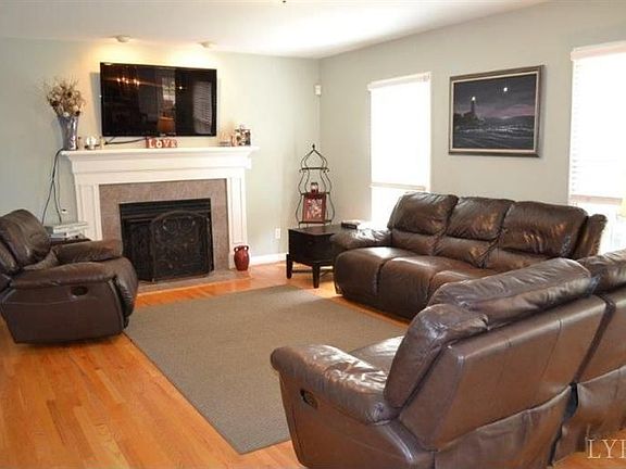 4th image of 1548 Cuddington Ln
