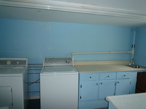 2nd floor w/d room