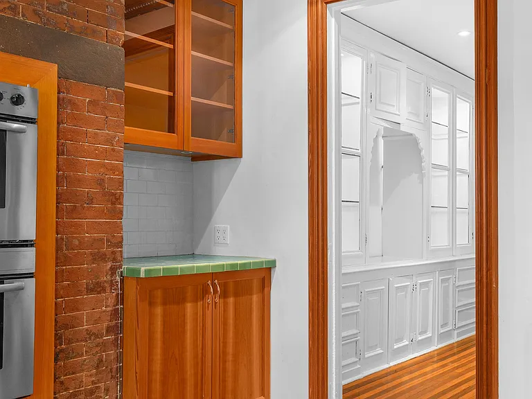 131A Noble St #1 — Photo 3