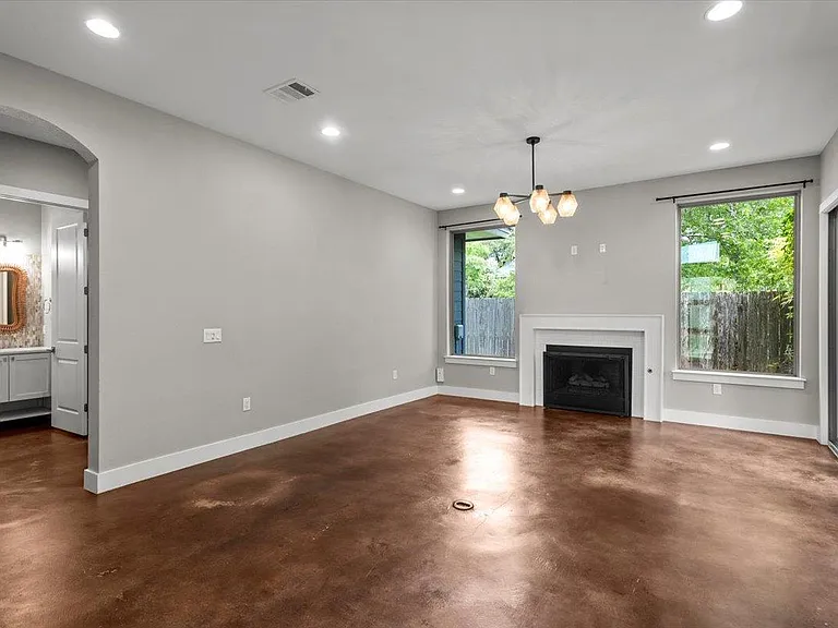 913 Stobaugh St #B — Photo 10