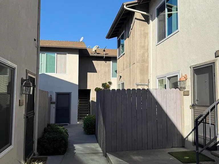 1013 Meta St — Photo 1