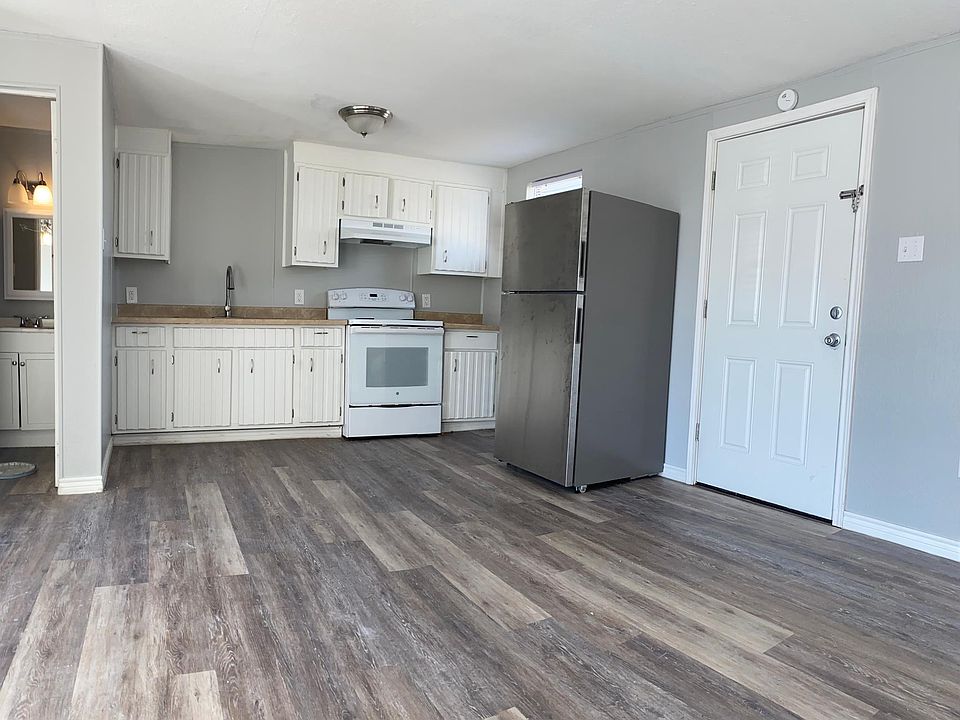 1st image of 710 E Avenue G APT 3