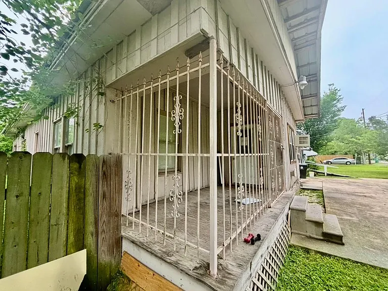6124 Goforth St — Photo 17