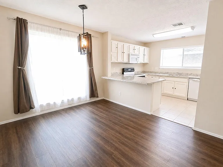 2506 Radcliffe Dr — Photo 3