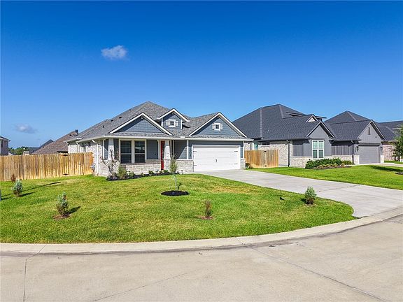 2nd image of 3505 Chantilly Path