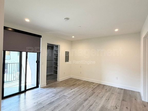 4th image of 5923 Laurel Canyon Blvd #401