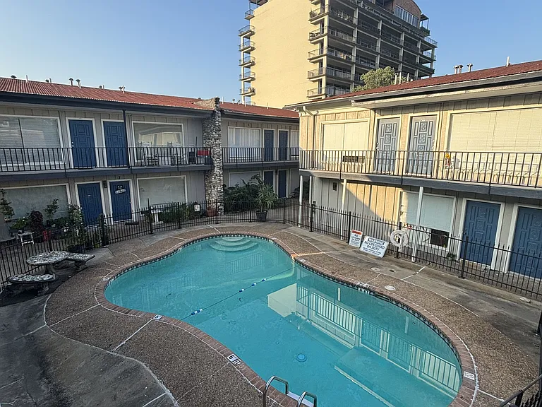 Marshall Apartments — Photo 8