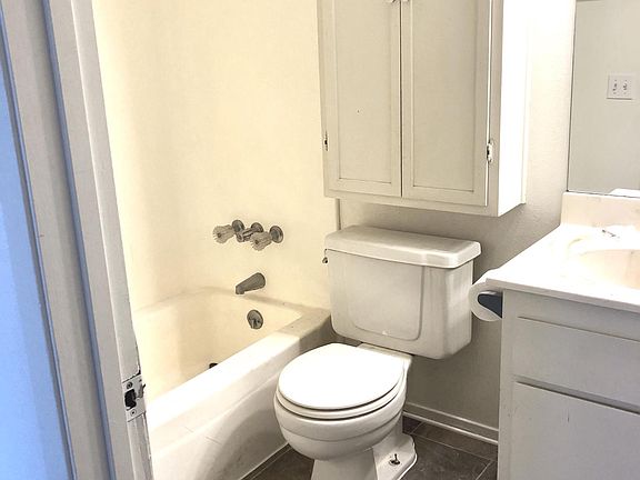 5th image of 710 Lorraine Ln