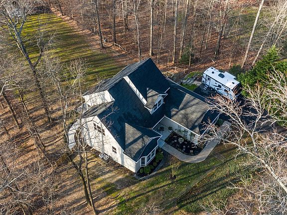 3rd image of 32 Holly Brooke Ct