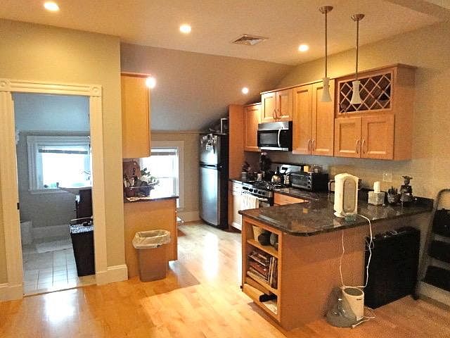 2nd image of 303 Broadway