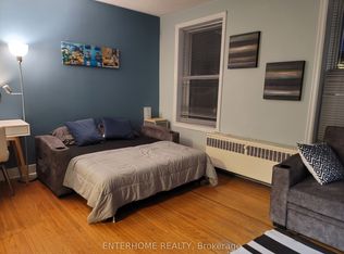 51 Queen St E #4, Brampton, ON L6W 2A7