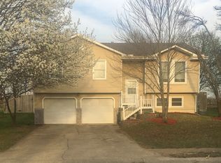 1603 Stacy Rd, Harrisonville, MO 64701