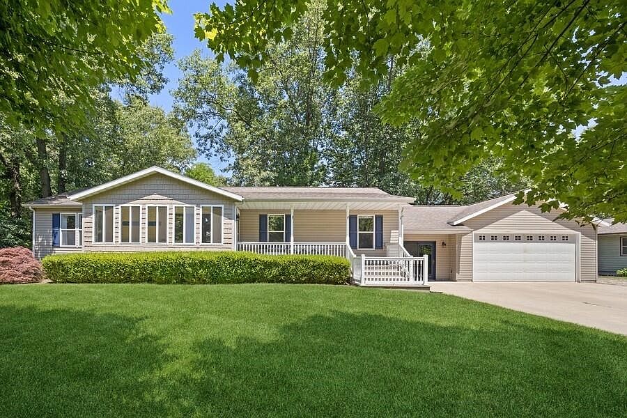 1st image of 14385 Evergreen Dr