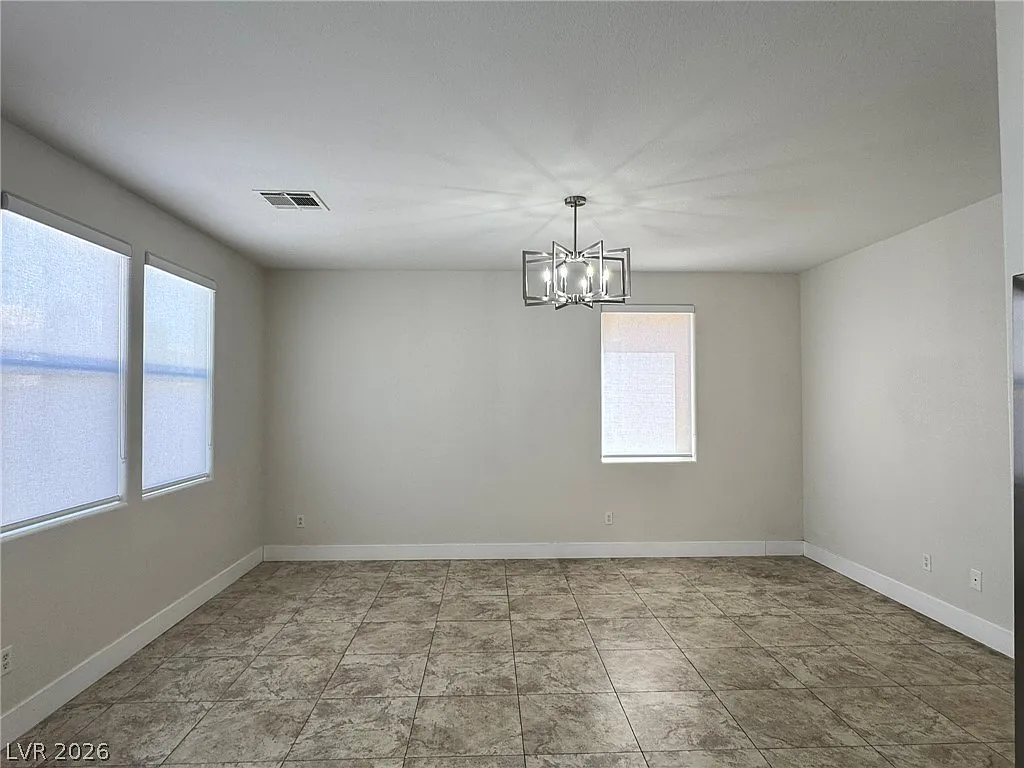 4 bed, 3.0 bath, 2296 sqft, $2,400 — Photo 2