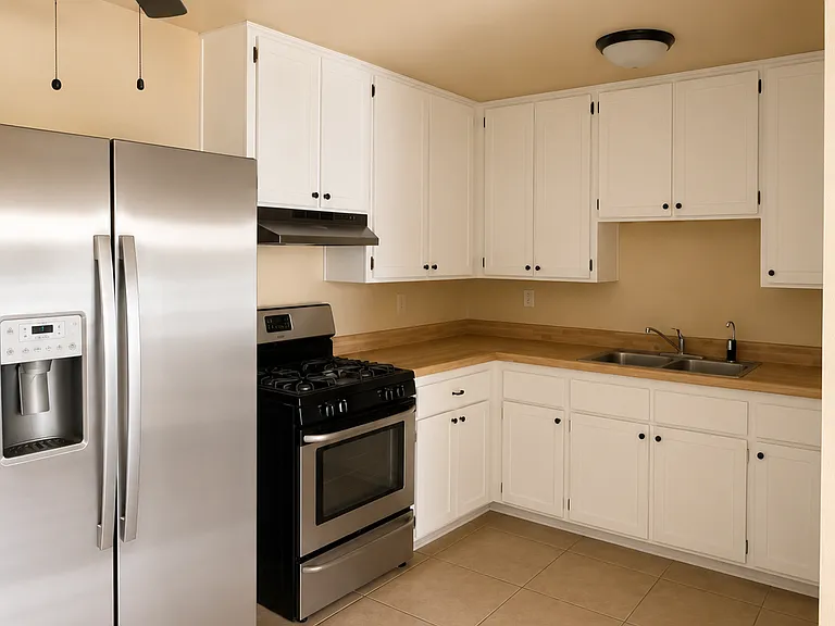 1597 E Washington Ave #2 — Photo 2
