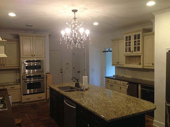 5th image of 715 Fair Oaks Ln