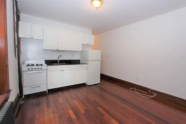 Rented by Dynamik Realty | media 8