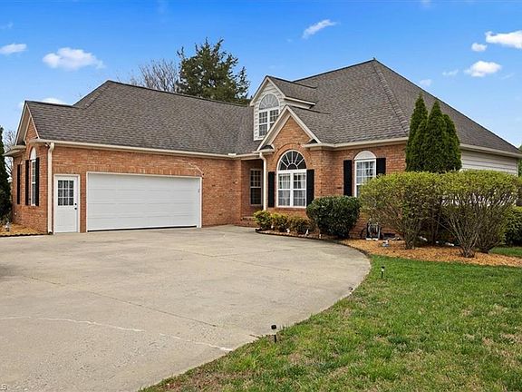 2nd image of 604 Hertford Ln